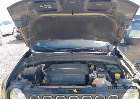 2017 Jeep Renegade Sport 4X4 from USA, damaged, VIN ZACCJBAB4HPF78842